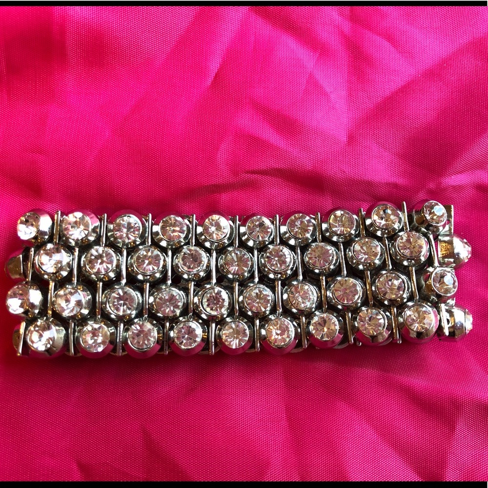 NWT Stretchy Rows of Crystal Cuff
